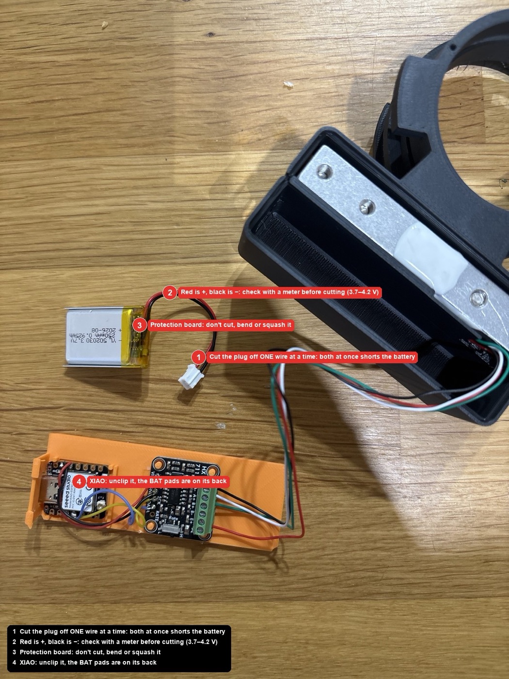 The 250 mAh LiPo with its plug, the orange carrier with the XIAO and HX711 wired up, and the box with the load cell, annotated with four steps for connecting the battery